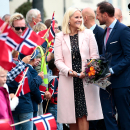 Kronprinsparet ankommer Svelvik. Foto: Lise Åserud, NTB scanpix